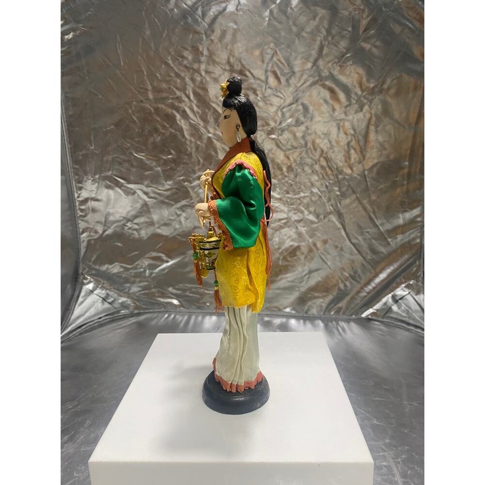 Vintage Asian Geisha Doll Holding Landern 1950s Collectible - Picture 4 of 6